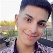 Estudiante universitario da clases de apoyo para todos los niveles y materias